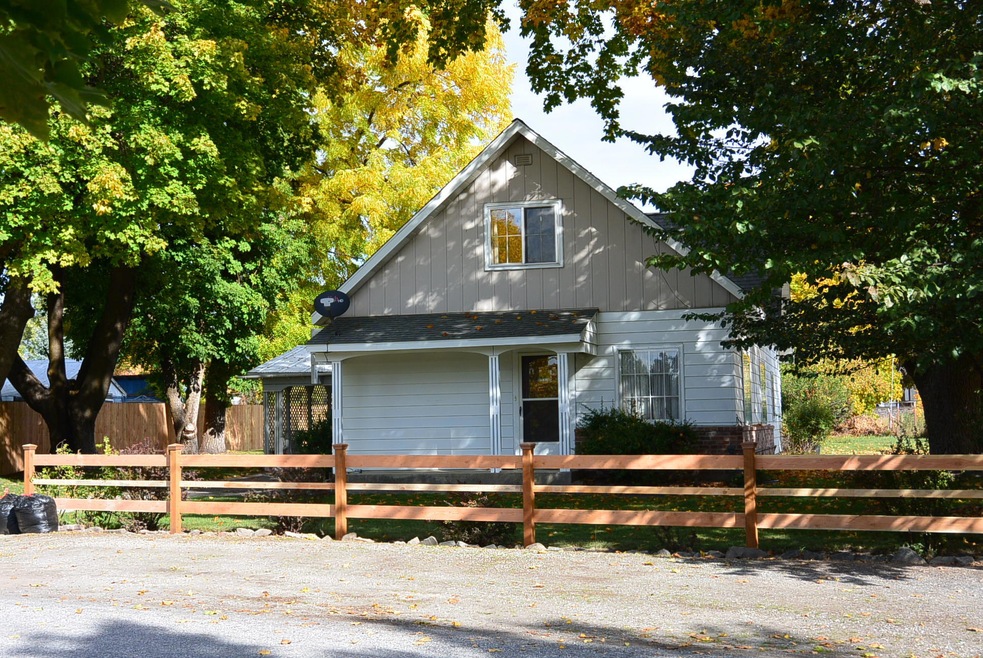 710 W Valley Ave, Chewelah, WA 99109 - photo 1