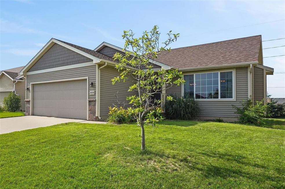 16215 Monroe Ct, Urbandale, IA 50323 - photo 1