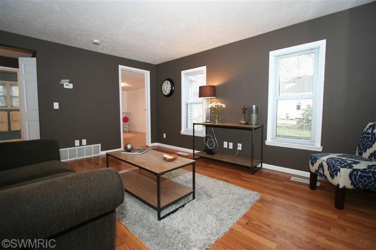 632 Pine St, Wayland, MI 49348 - photo 1