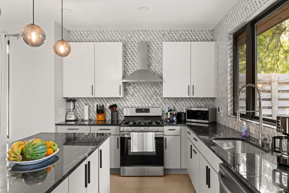 3610 Thompson St unit 1, Austin, TX 78702 - photo 1