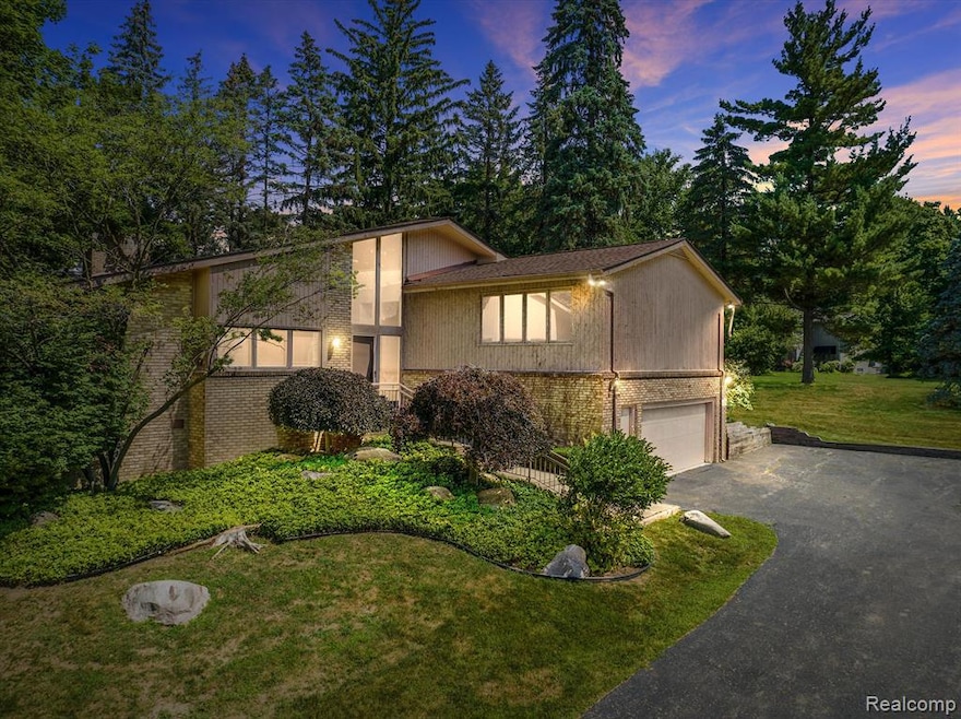 5655 Wing Lake Rd, Bloomfield Hills, MI 48301 - photo 1