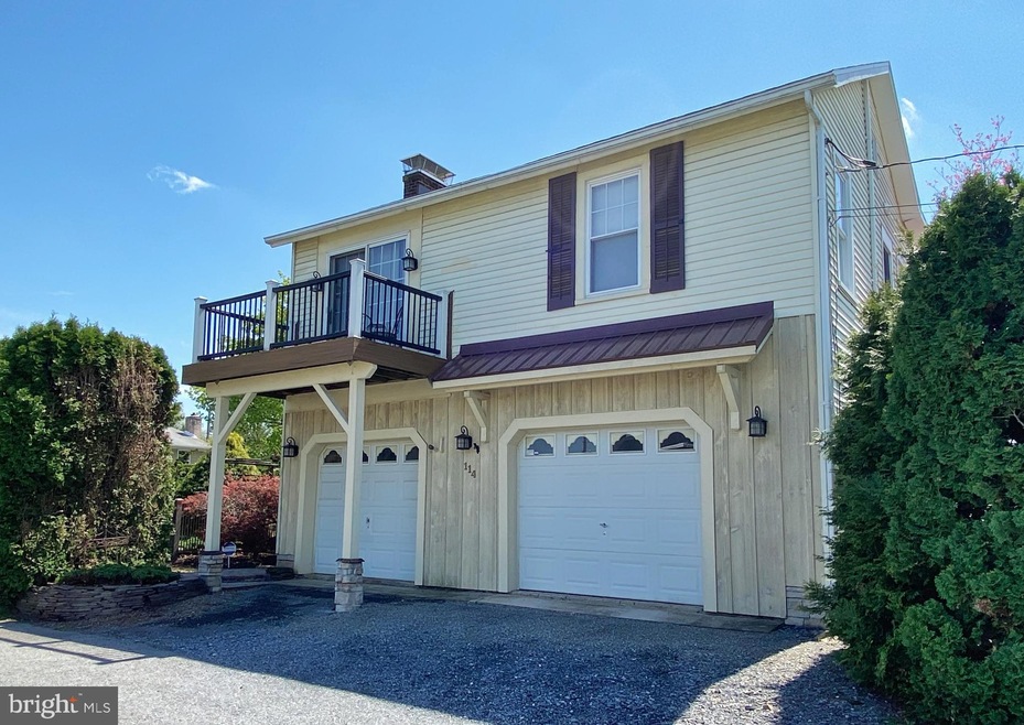 114 W Stone Aly, Alburtis, PA 18011 - photo 1