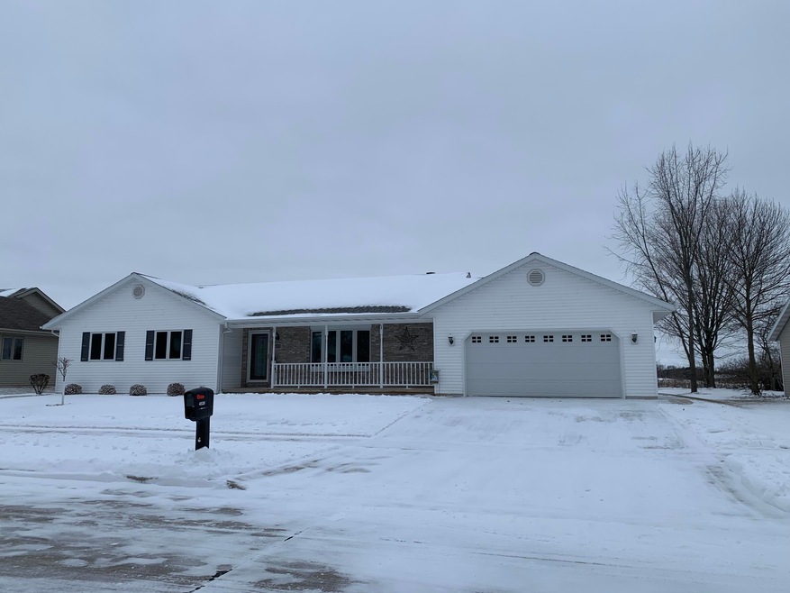 4528 E Whitetail Ct, Manitowoc, WI 54220 - photo 1