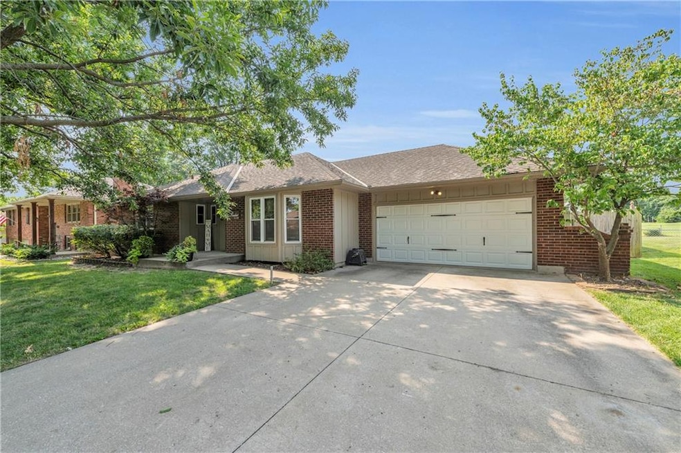 1300 NW Hearnes Ave, Blue Springs, MO 64015 - photo 1