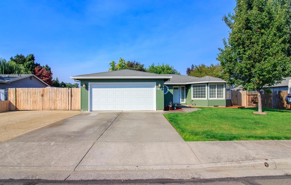 1255 Glengrove Ave, Central Point, OR 97502 - photo 1