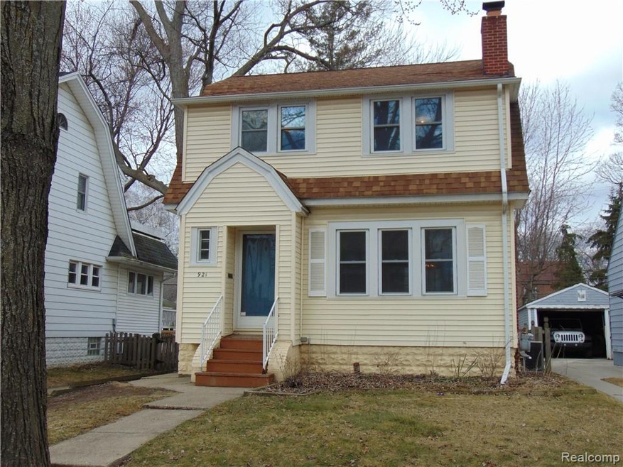 921 Maplegrove