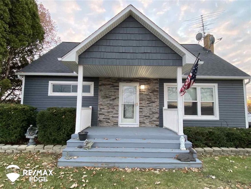9260 Sheridan Rd, New Lothrop, MI 48460 - photo 1
