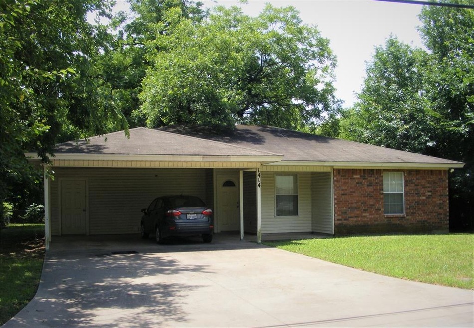 1414 Truelove St, Gainesville, TX 76240 - photo 1
