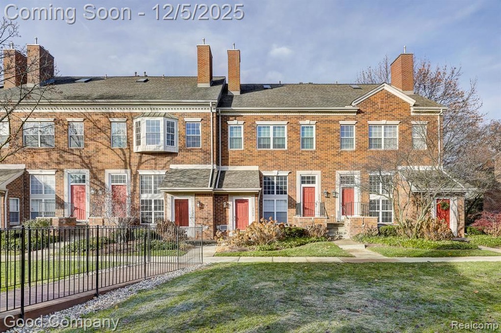 1509 Chesapeake unit 27, Royal Oak, MI 48067 - photo 1