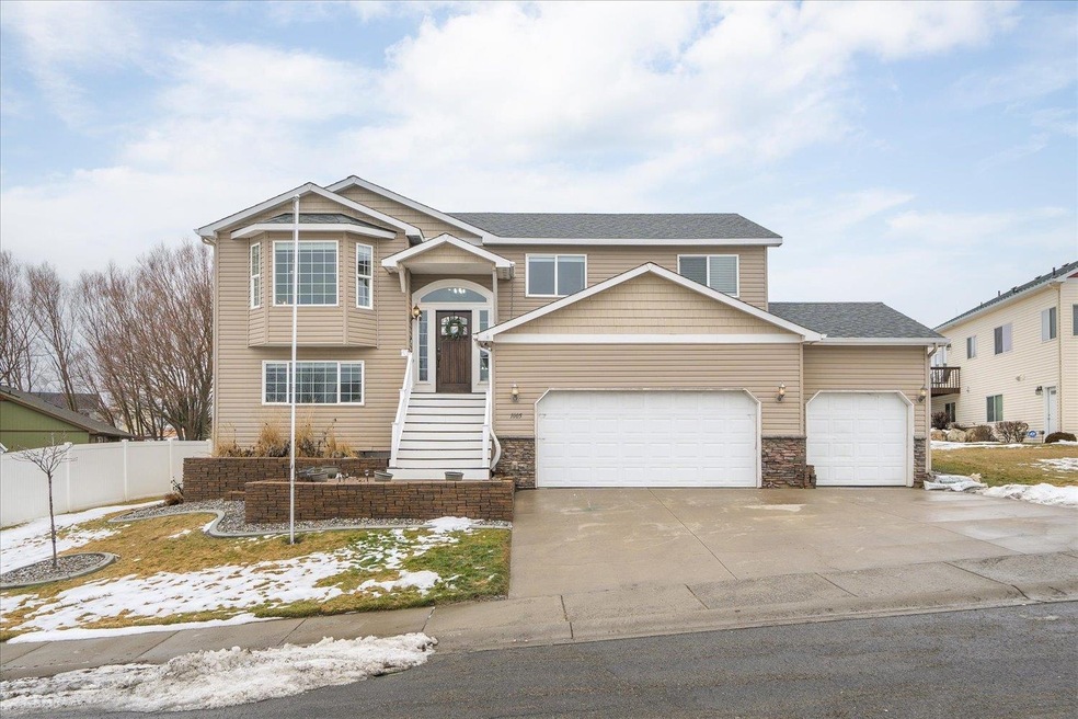 1005 E Tara Lee Ave, Medical Lake, WA 99022 - photo 1