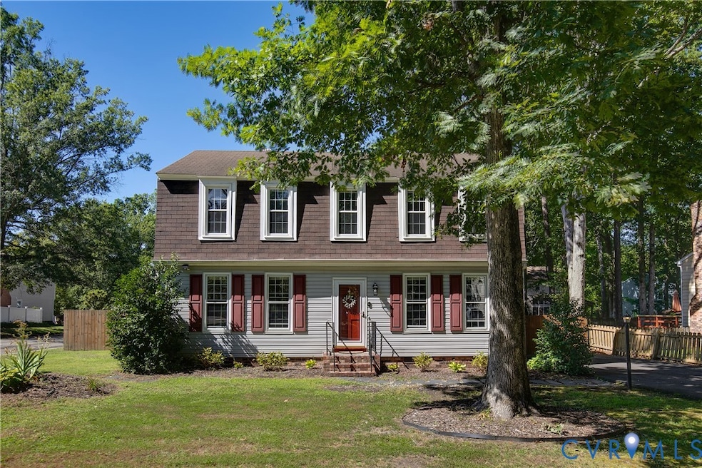 Welcome to this charming dutch colonial in Dunncroft!