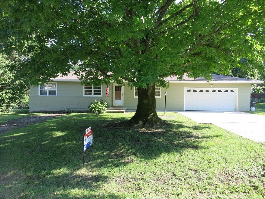 True ranch on level treed lot. Faces north. Lots o
