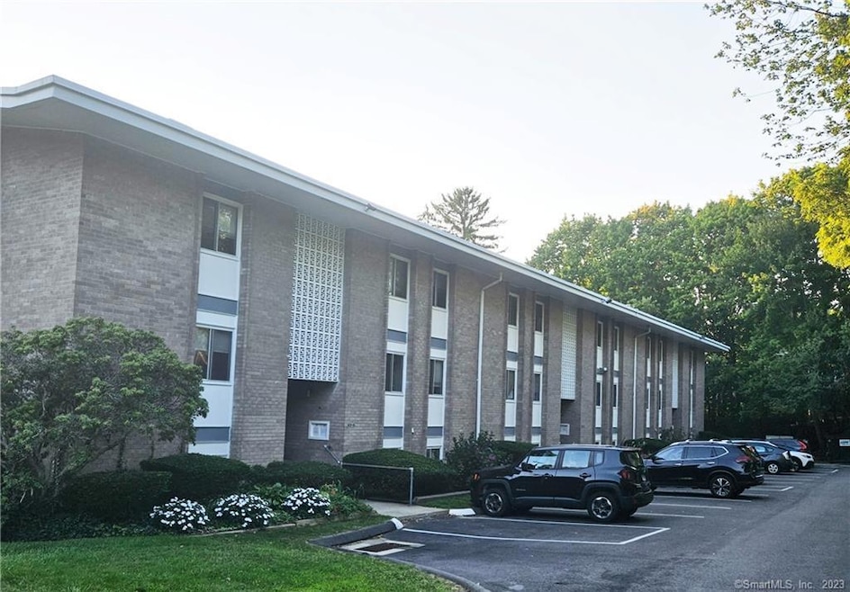 63 Niles Hill Rd unit B2, New London, CT 06320 - photo 1