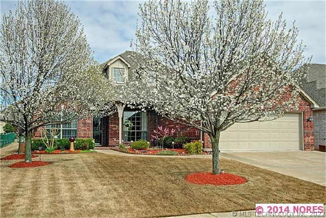 Beautiful and like new full brick home offering up
