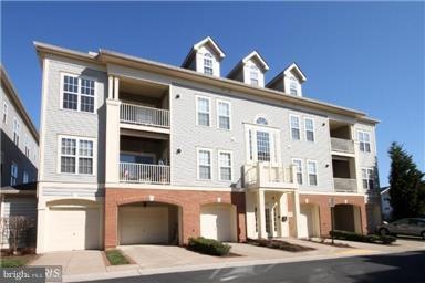 11337 Westbrook Mill Ln unit 302, Fairfax, VA 22030 - photo 1