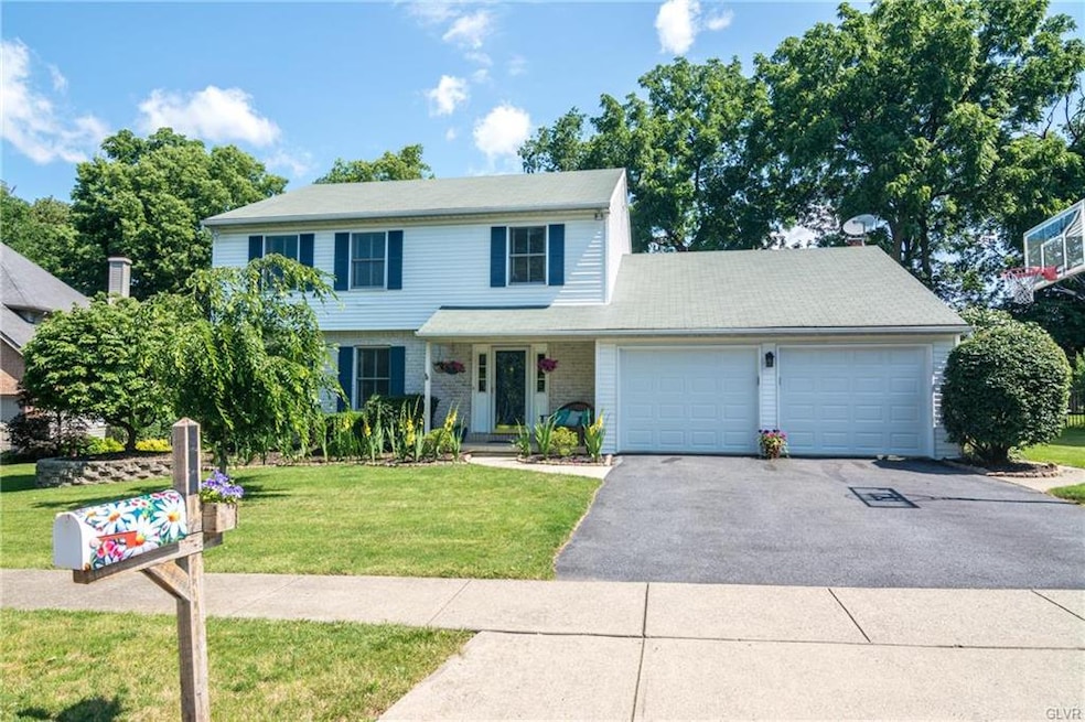 911 Pennsylvania St, Whitehall, PA 18052 - photo 1