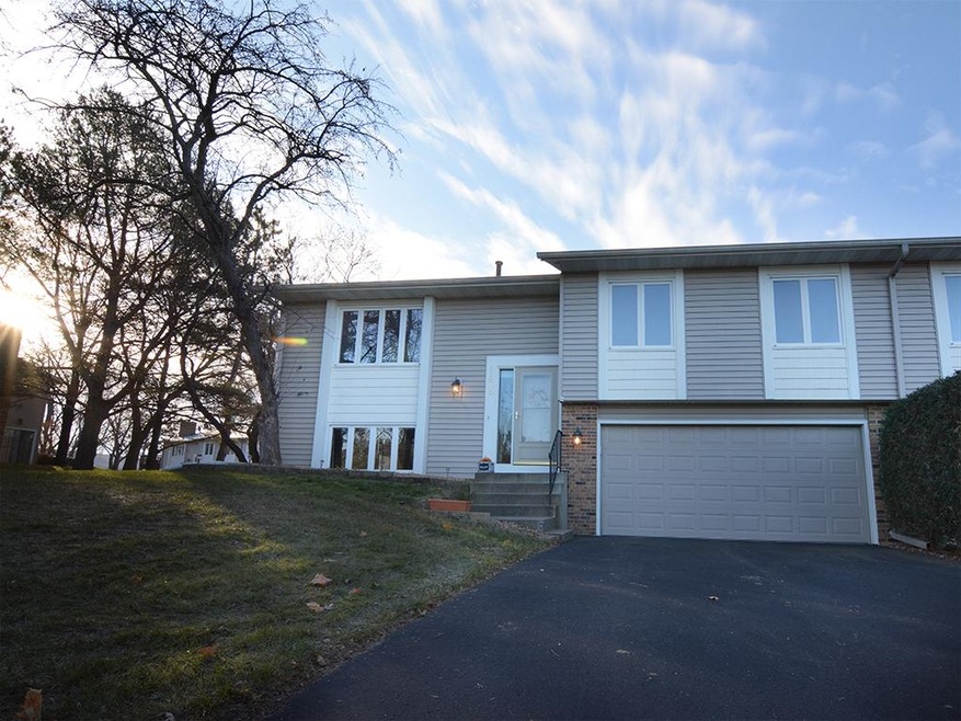 Welcome home! Enjoy Elm Creek Park Views from your
