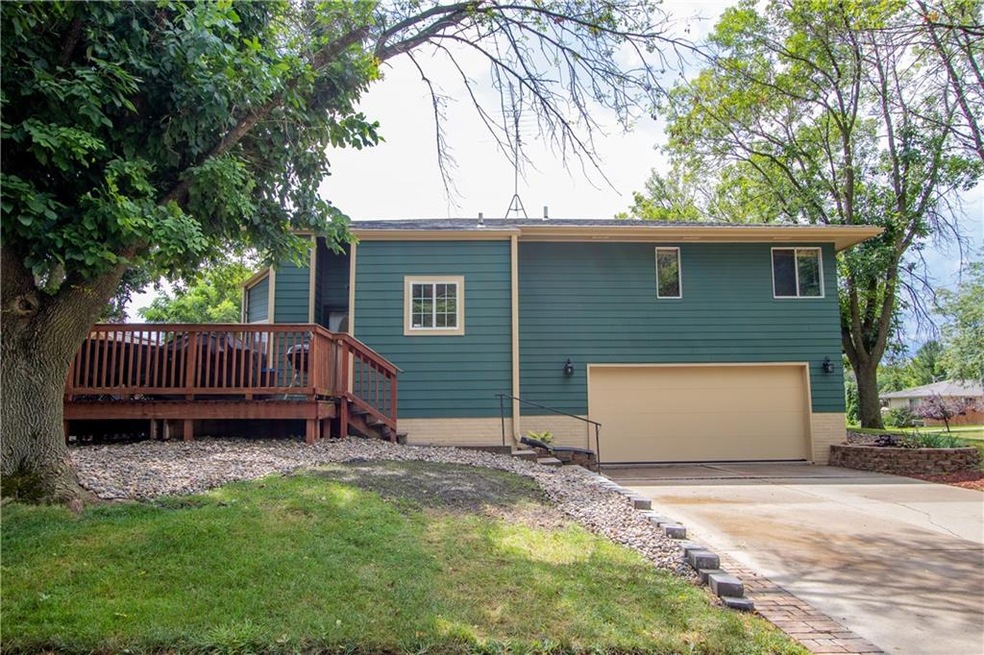 2301 E Rose Ave, Des Moines, IA 50320 - photo 1