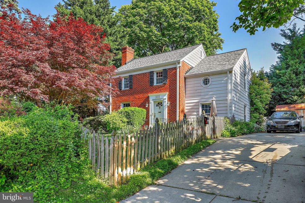 4521 S Chelsea Ln, Bethesda, MD 20814 - photo 1