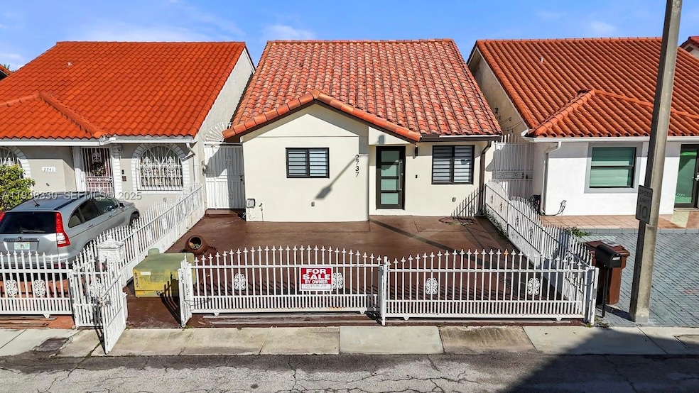 2737 W 55th Place, Hialeah, FL 33016 - photo 1