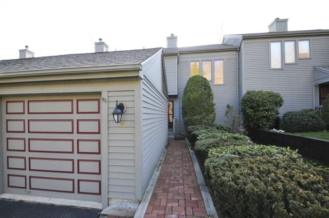 10 Ledgewood Dr, Brookfield, CT 06804 - photo 1