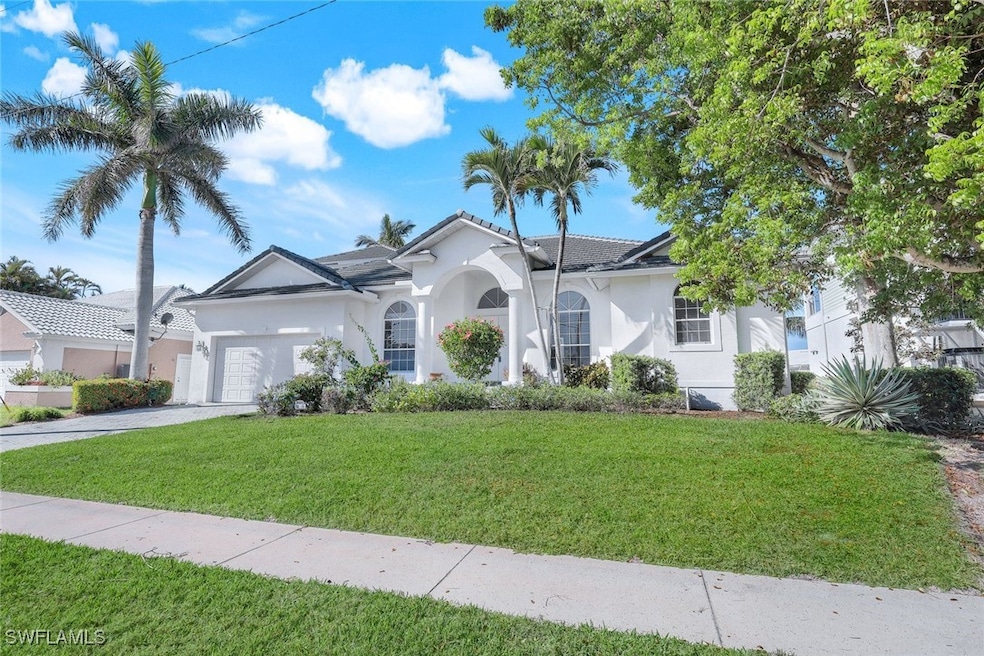 View of front of home featuring a front lawn and a