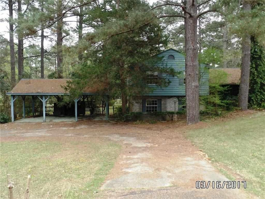 205 Holiday Cir, Pineville, LA 71360 - photo 1