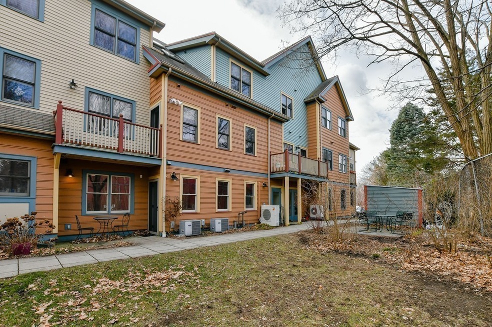195 Harvey St unit 3, Cambridge, MA 02140 - photo 1