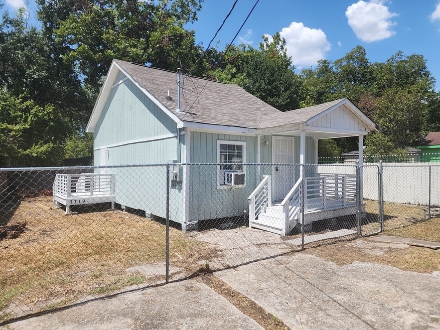 7719 Hirsch Rd unit B, Houston, TX 77016 - photo 1