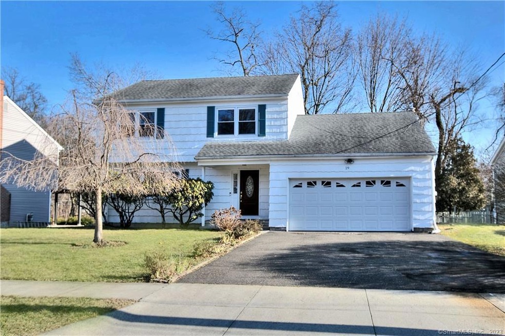 19 Fairway Green, Fairfield, CT 06825 - photo 1