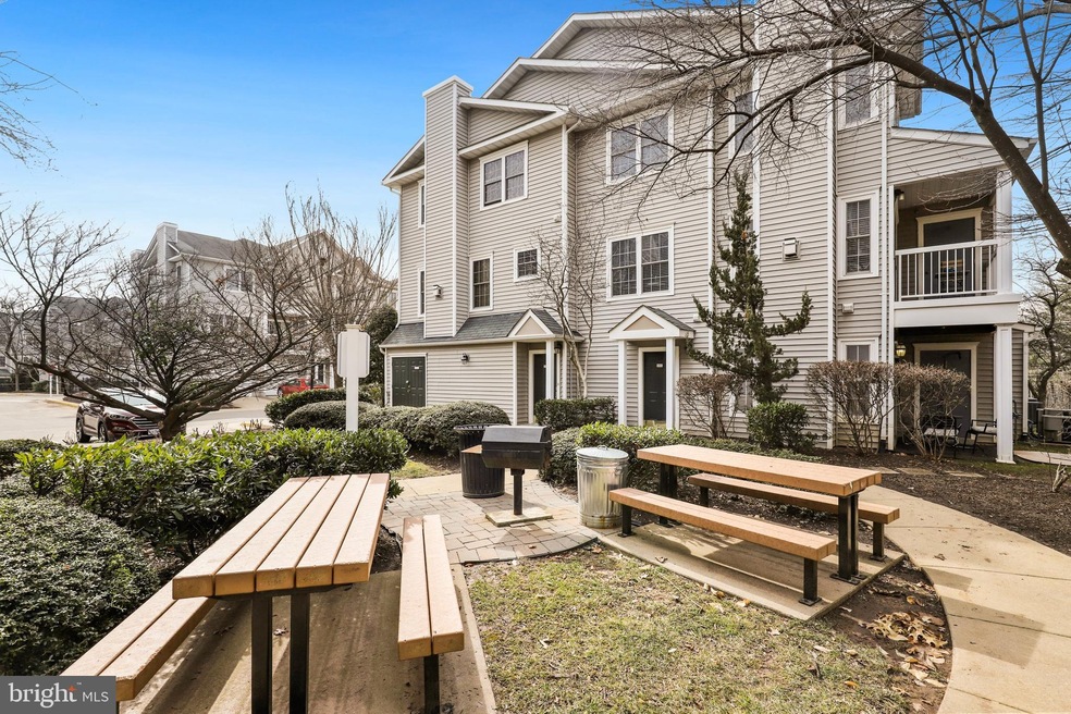 4502 Superior Square, Fairfax, VA 22033 - photo 1