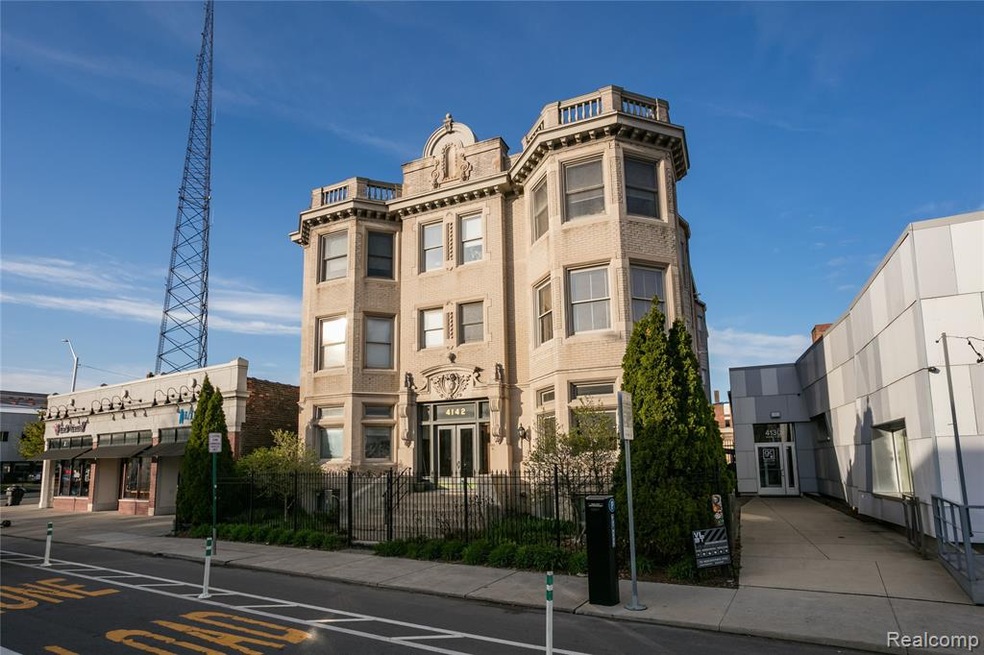 18 - 4142 Cass 301 - Street View.jpg