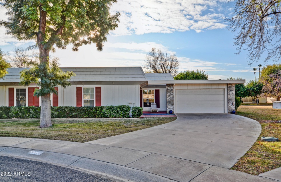 10013 W Highwood Ln, Sun City, AZ 85373 - photo 1