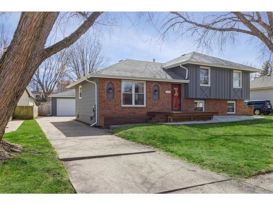 3304 Valdez Dr, Des Moines, IA 50310 - photo 1