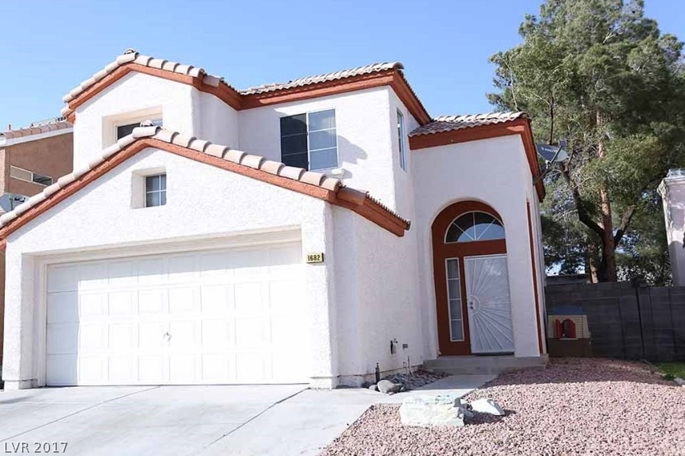3 bedroom, 2 1/2 bath, no HOA!