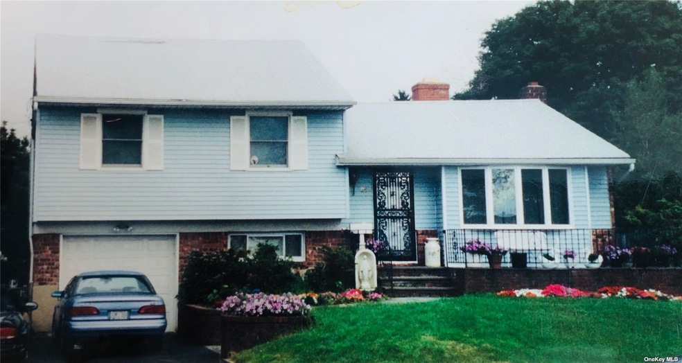 65 Colony Ln, Syosset, NY 11791 - photo 1