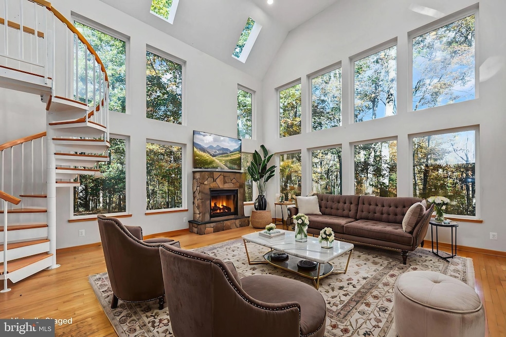 10450 Hunter View Rd, Vienna, VA 22181 - photo 1