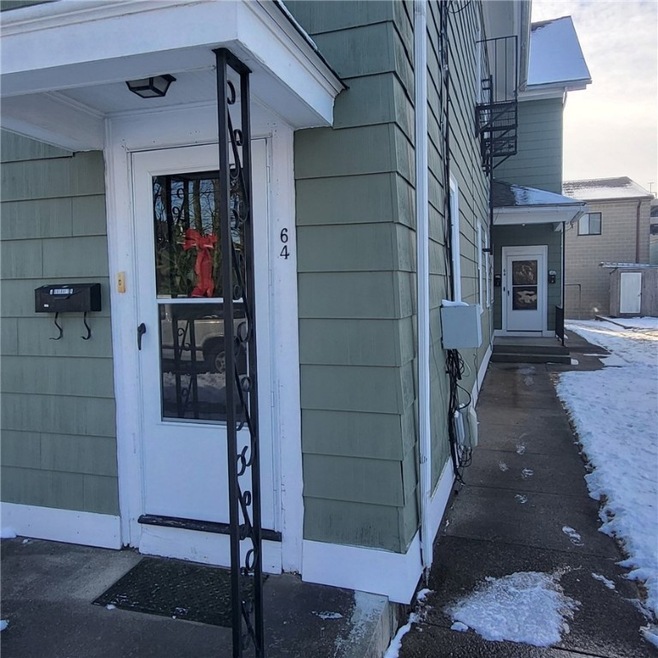 64 Kilvert St unit 7, Warwick, RI 02886 - photo 1
