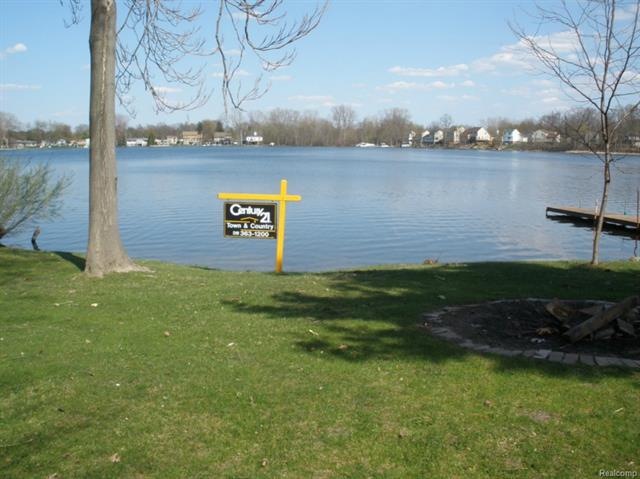 Lakefront lot ready to build!