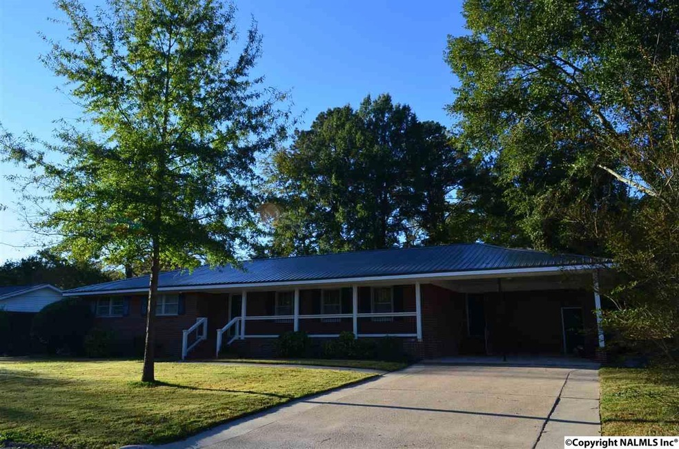 121 Ivanhoe Ln, Rainbow City, AL 35906 - photo 1