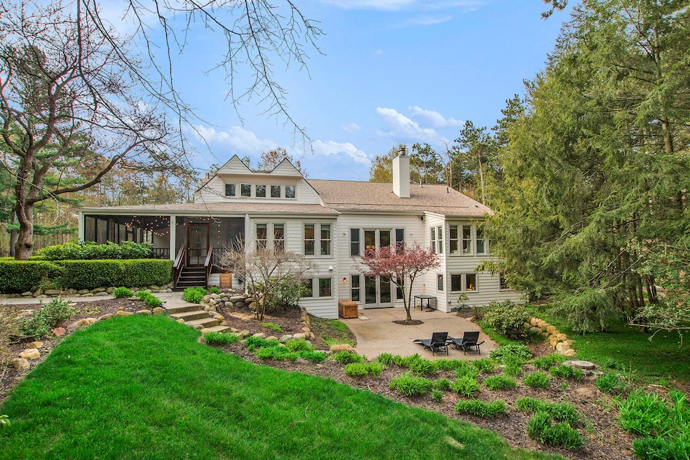 Sold $1,528,000