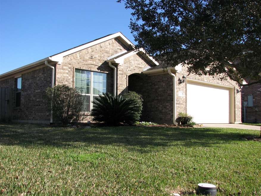 5222 Mcgrath Dr, Alvin, TX 77511 - photo 1