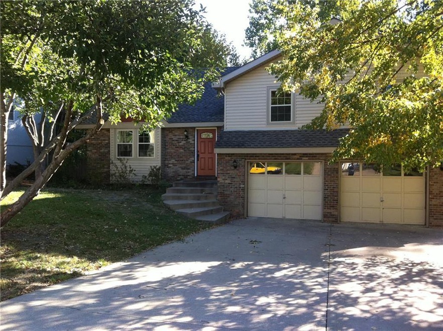 329 Oakhill St, Lansing, KS 66043 - photo 1