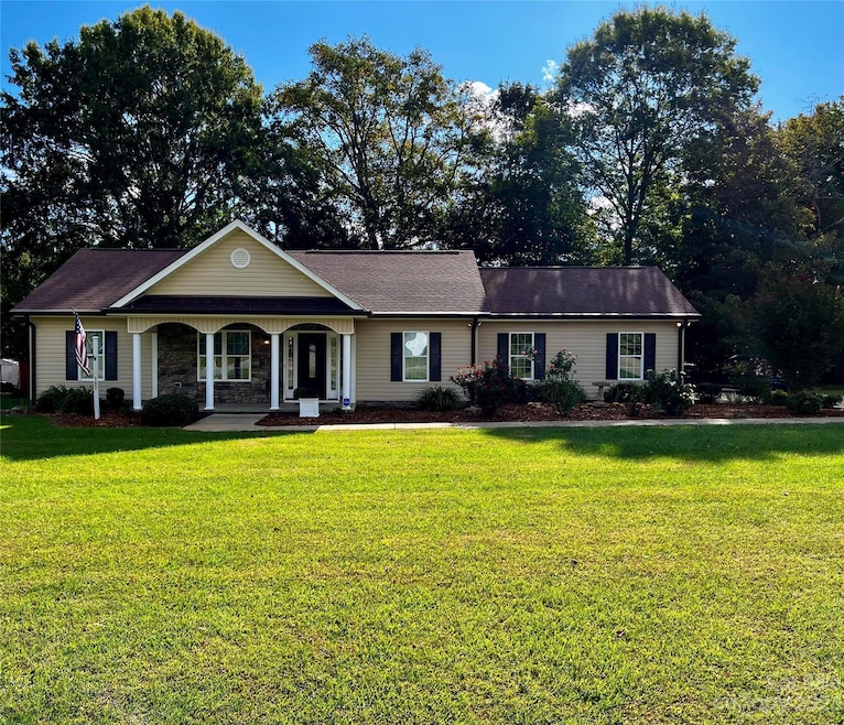 137 E Debbie Ln, Statesville, NC 28625 - photo 1