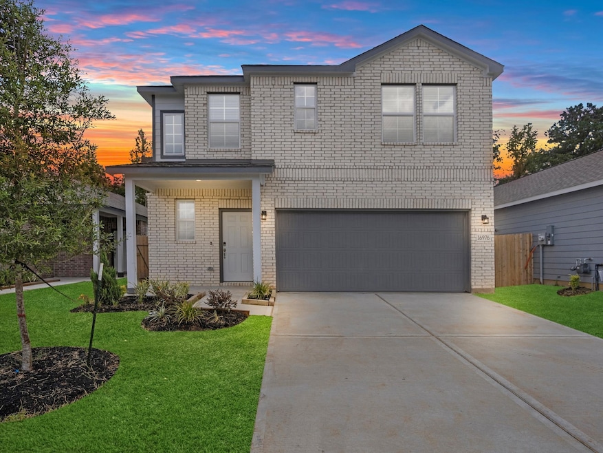 16976 Needlepoint Dr, Conroe, TX 77302 - photo 1