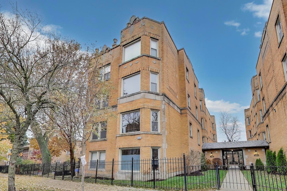 1671 W Farwell Ave unit 2N, Chicago, IL 60626 - photo 1