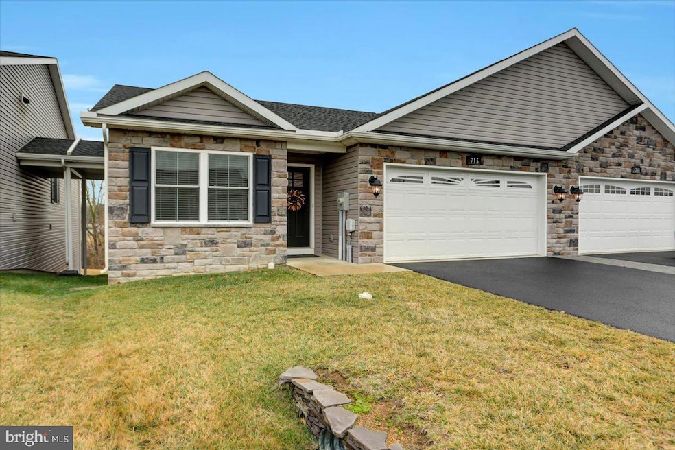 715 Shook Ct W, Greencastle, PA 17225 - photo 1