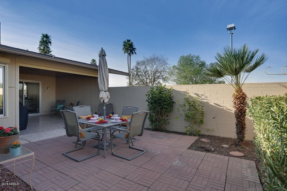 10042 W Ocotillo Dr, Sun City, AZ 85373 - photo 1
