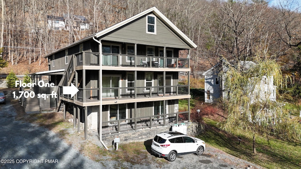 628 Hudson St unit 1, Hawley, PA 18428 - photo 1