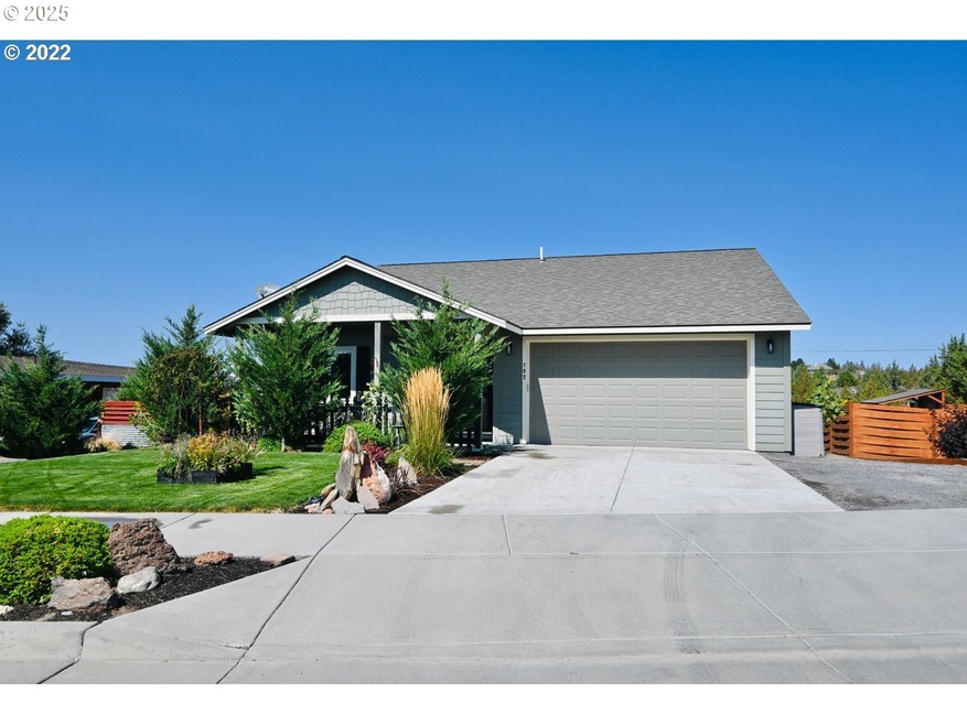 792 SE Dacotah Ct, Madras, OR 97741 - photo 1